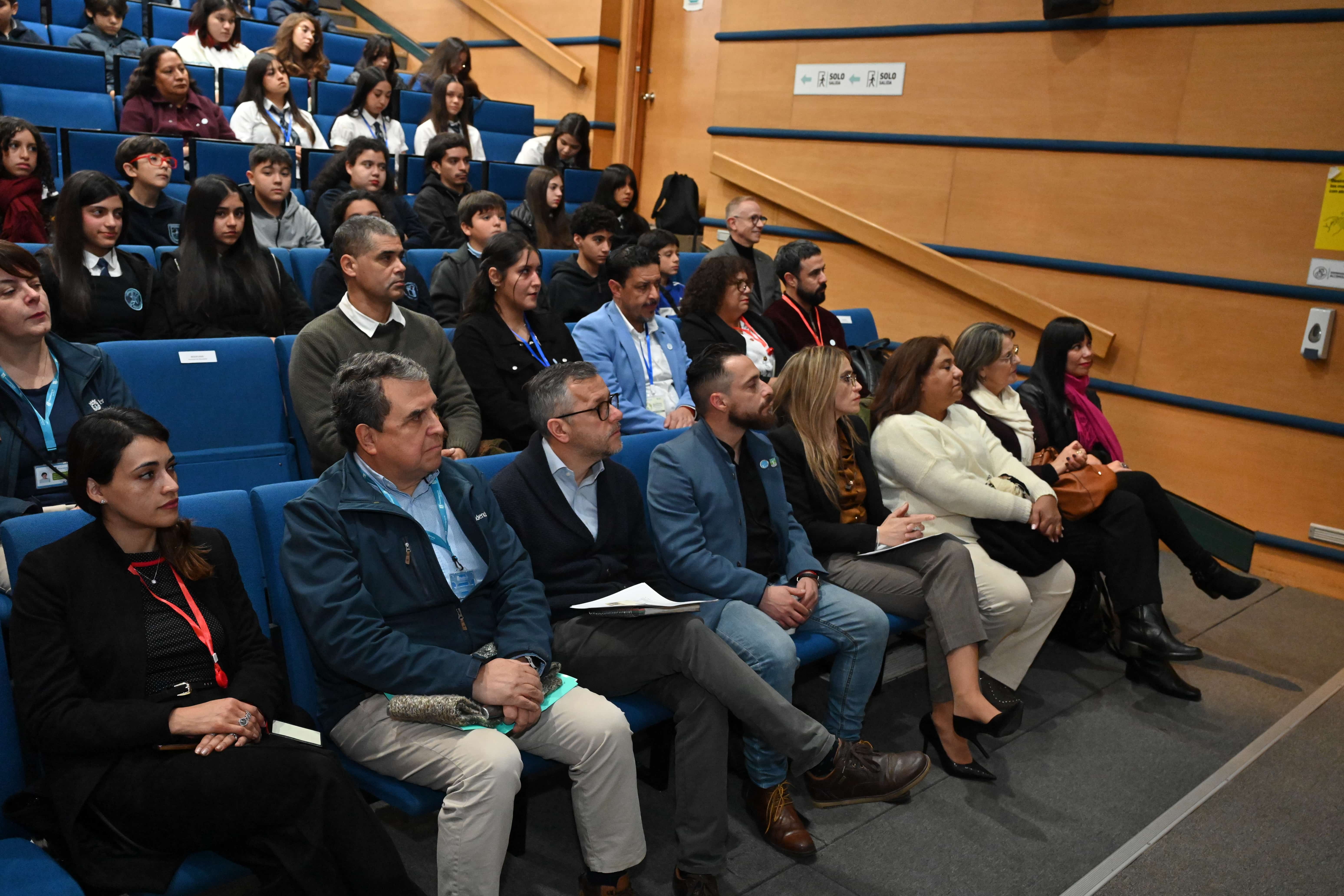Providencia conmemora el Día Mundial del Medio Ambiente con seminario que impulsa el liderazgo estudiantil