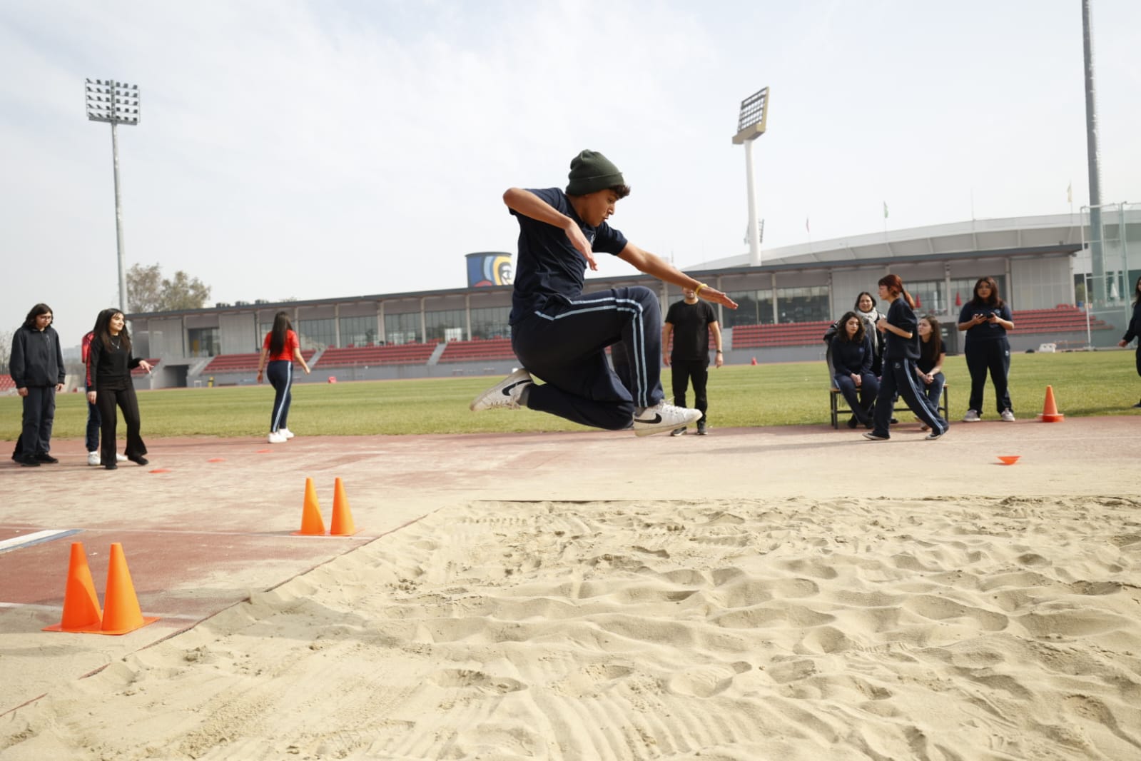 Más de 350 estudiantes de Providencia realizarán clases de atletismo en el Estadio Nacional