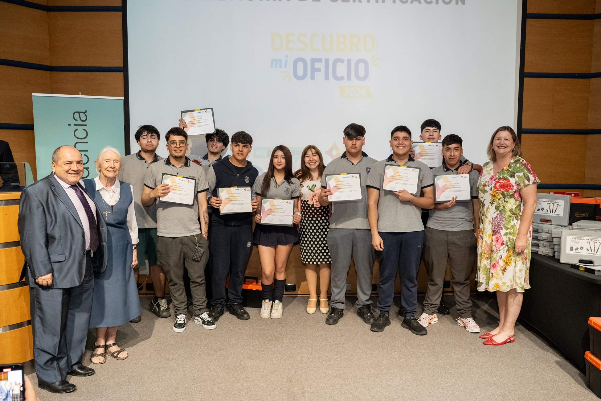 Estudiantes recibieron reconocimiento por completar programa “Descubro Mi Oficio 2024”