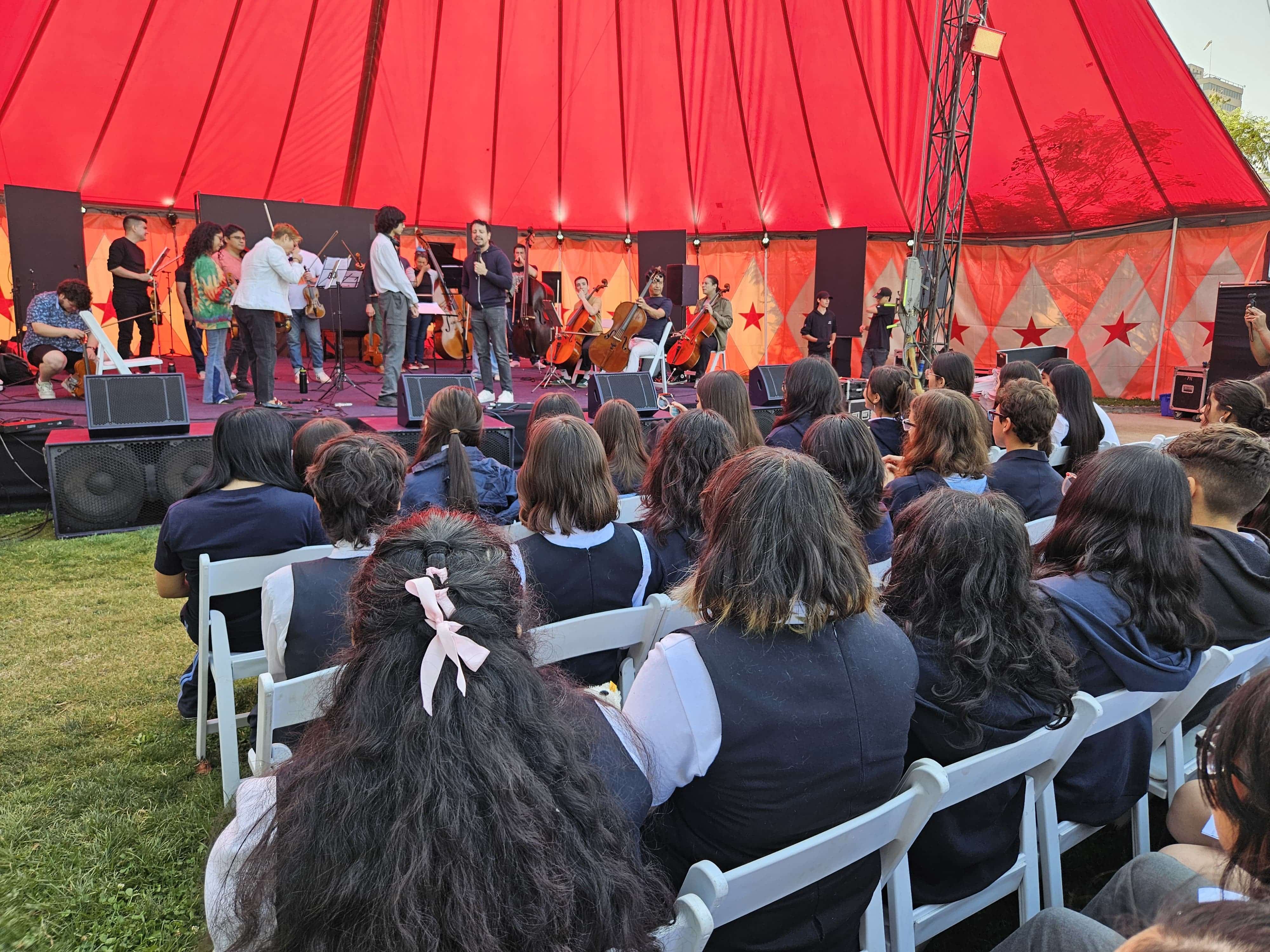Estudiantes del Liceo N°7 asistieron al ensayo general de la obra “Circo Divertimento”