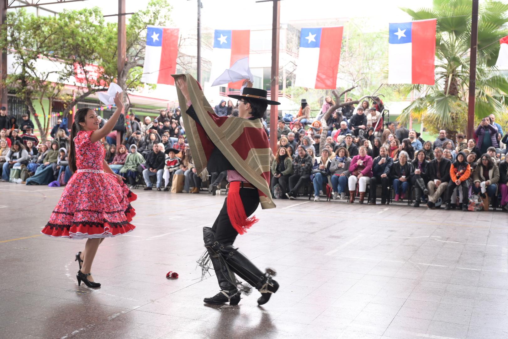 Más de 170 bailarines dieron vida a la XXX versión del Campeonato Comunal de Cueca Escolar