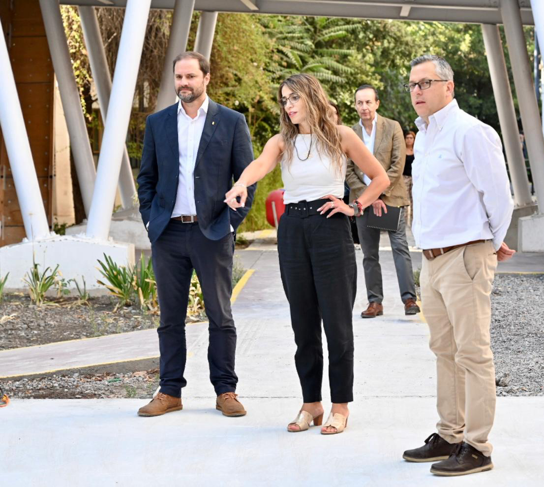 Alcalde Jaime Bellolio visita obras del Liceo Carmela Carvajal