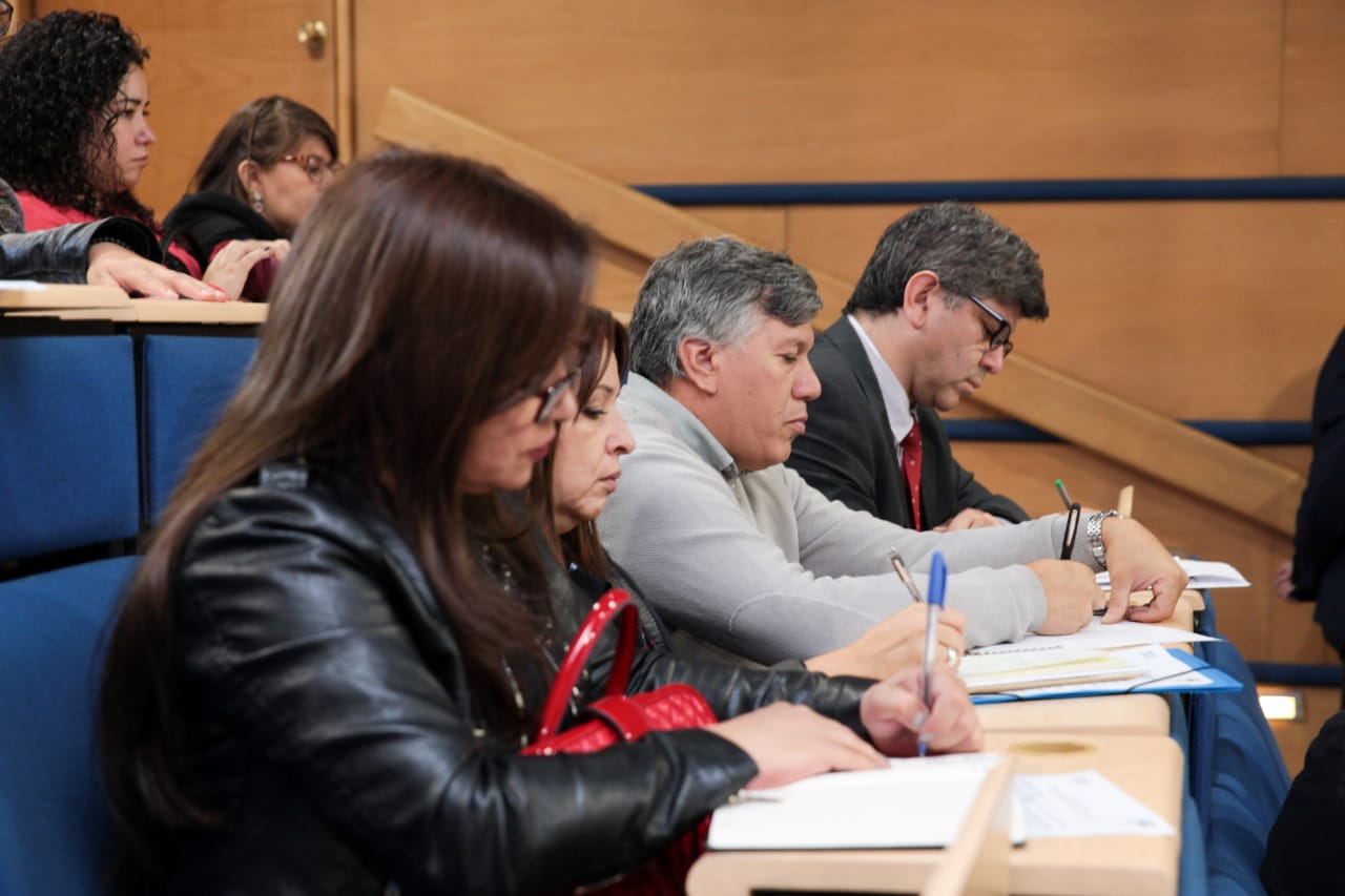 Destacada neurosiquiatra Amanda Céspedes dictó charla magistral a docentes y profesionales de la Dirección de Educación