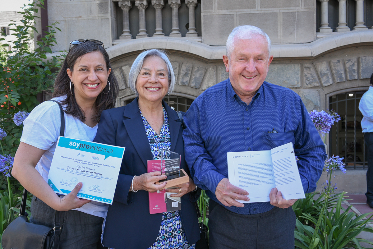 Alcaldesa Matthei encabezó premiación del II Concurso Literario de Personas Mayores de Providencia