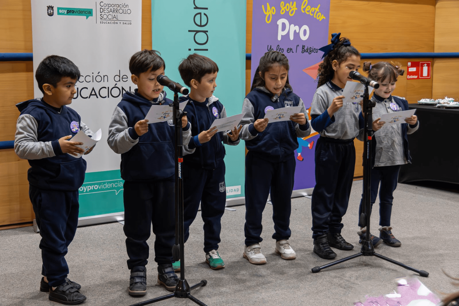 Alumnos de 1° básico fueron reconocidos por ya saber leer a su corta edad