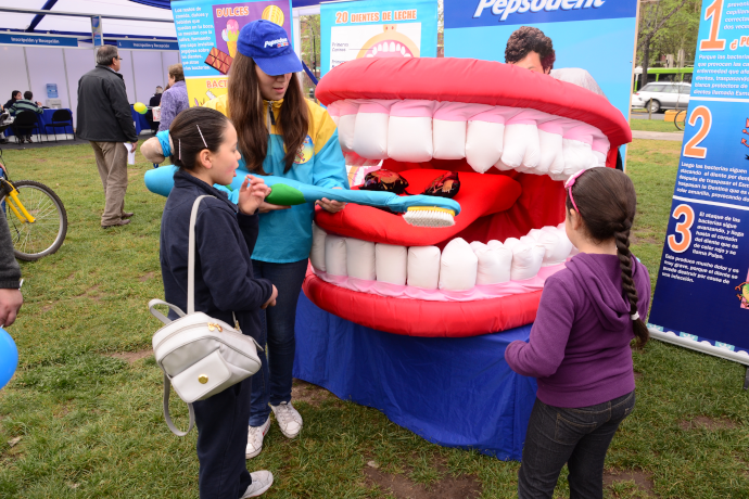 Te invitamos a participar de la Feria de Salud Dental en la Plaza a La Alcaldesa