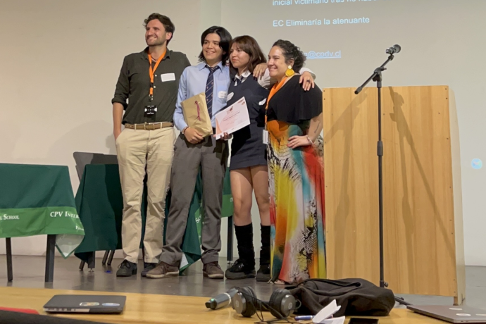 Estudiantes de Providencia lograron 3° lugar en Torneo de Debate de Colegio P. de Valdivia